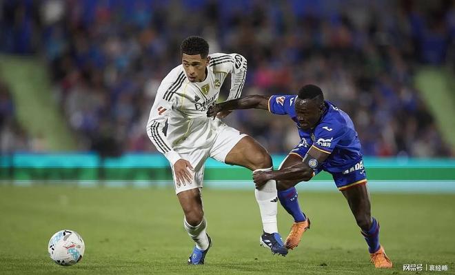 转折点!利物浦临场应变,CBA季后赛赛后攻防权衡,气氛紧张,身体对抗强度拉满的简单介绍-亚博网站